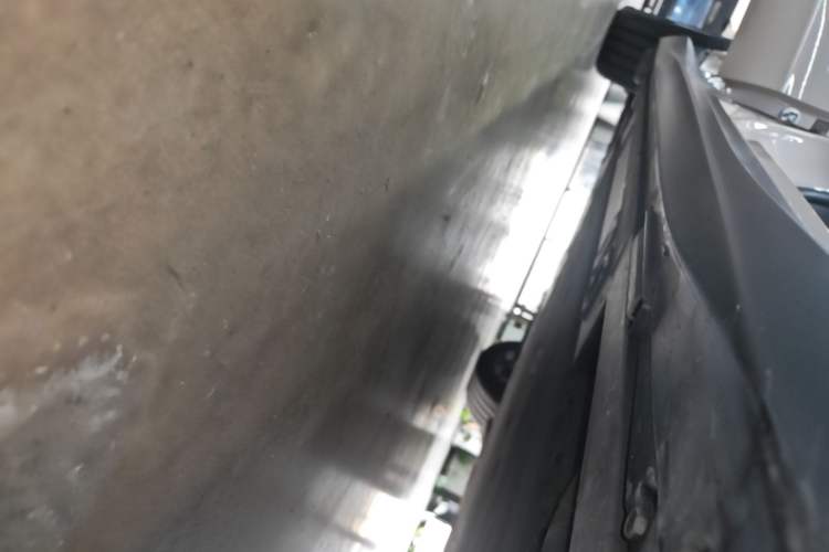 Used Nio ET5 2022 75 kWh Right Side Sill