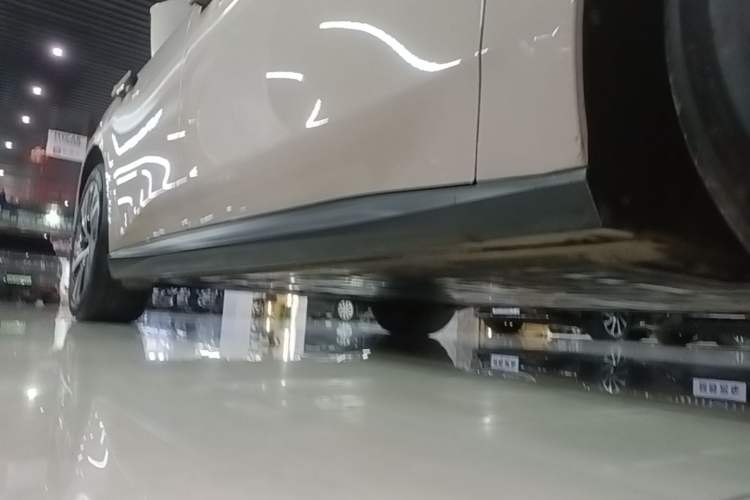 Used Nio ET5 2022 75 kWh Right Side Sill