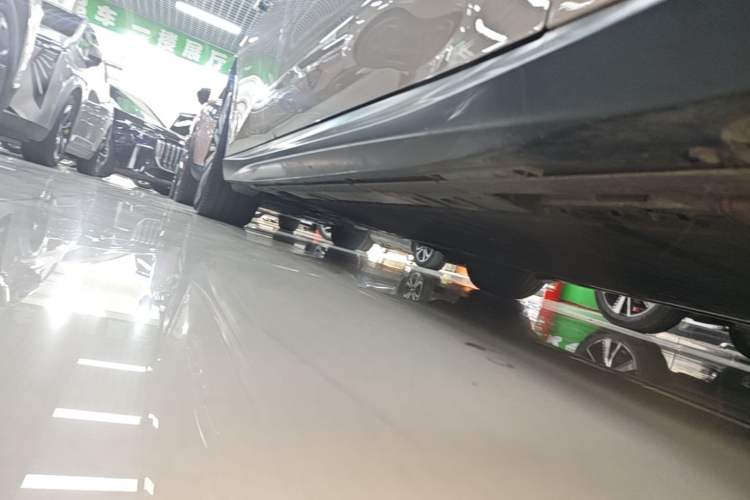 Used Nio ET5 2022 75 kWh Right Side Sill