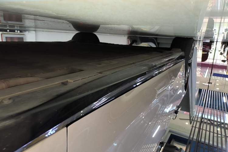 Used Nio ET5 2022 75 kWh Right Side Sill