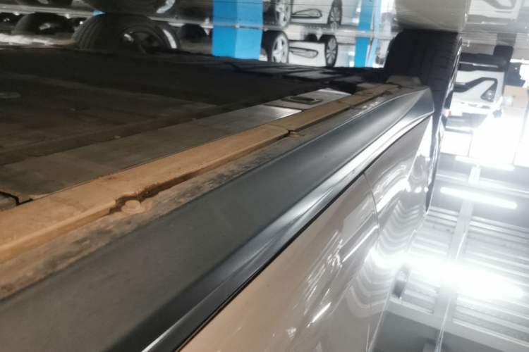 Used Nio ET5 2022 75 kWh Right Side Sill