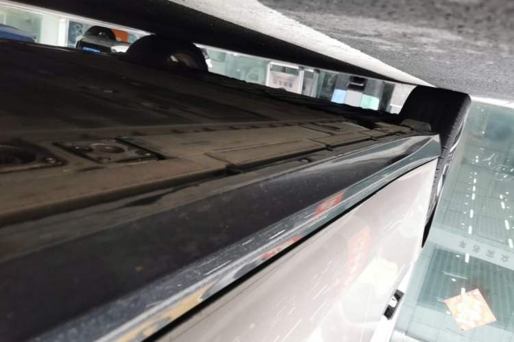 Used Nio ET5 2022 75 kWh Right Side Sill
