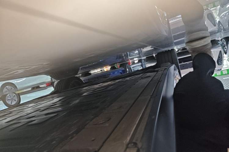 Used Nio ET5 2022 75 kWh Right Side Sill