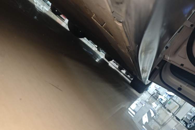 Used Nio ET5 2022 75 kWh Right Side Sill
