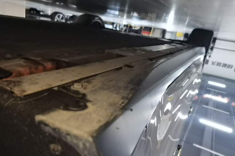Used Nio ET5 2022 75 kWh Right Side Sill