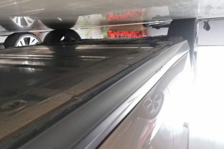Used Nio ET5 2022 75 kWh Right Side Sill