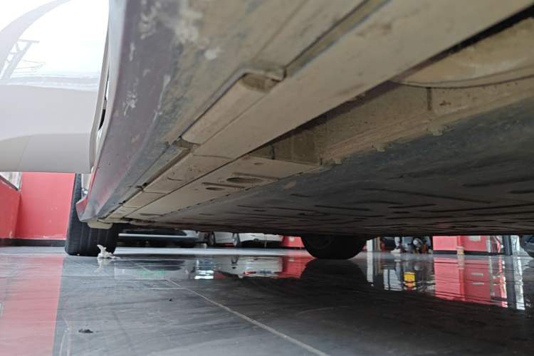 Used Nio ET5 2022 75 kWh Right Side Sill