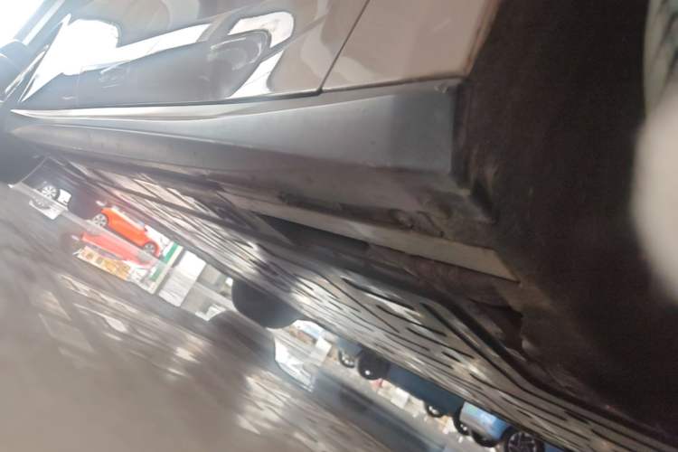 Used Nio ET5 2022 75 kWh Right Side Sill