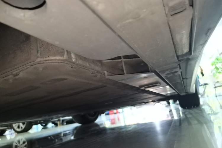 Used Nio ET5 2022 75 kWh Right Side Sill