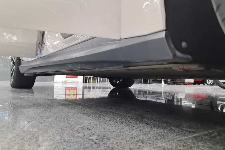 Used Nio ET5 2022 75 kWh Right Side Sill