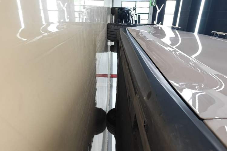 Used Nio ET5 2022 75 kWh Right Side Sill