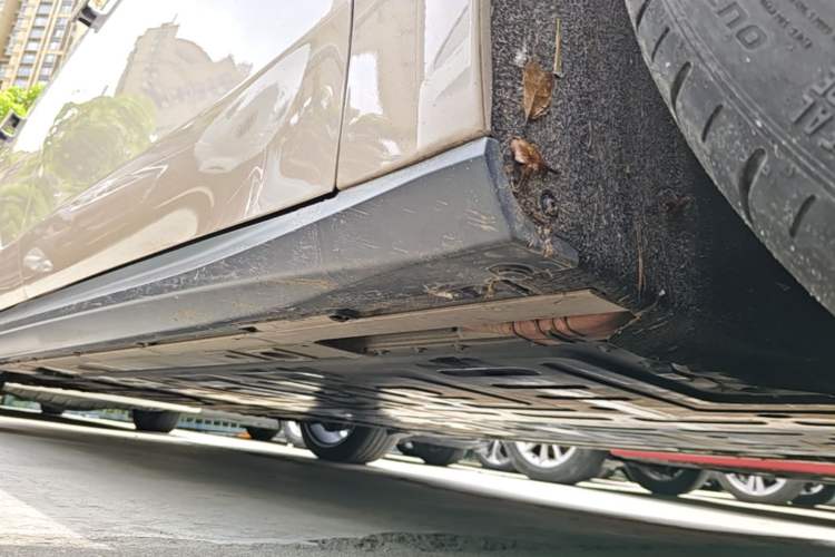 Used Nio ET5 2022 75 kWh Right Side Sill