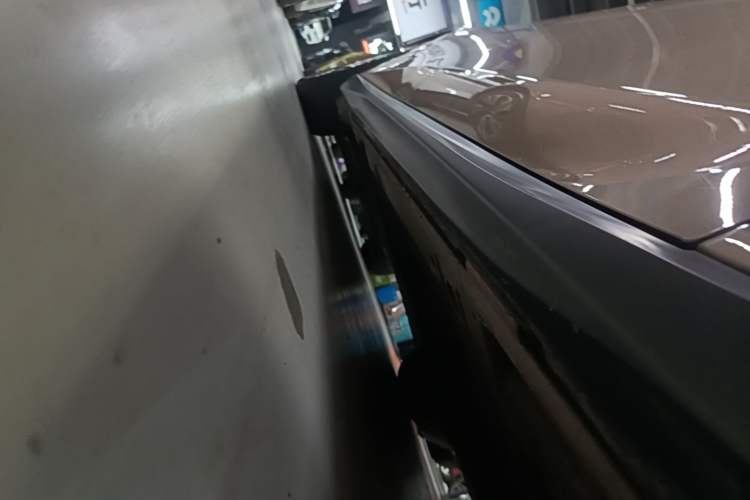 Used Nio ET5 2022 75 kWh Right Side Sill