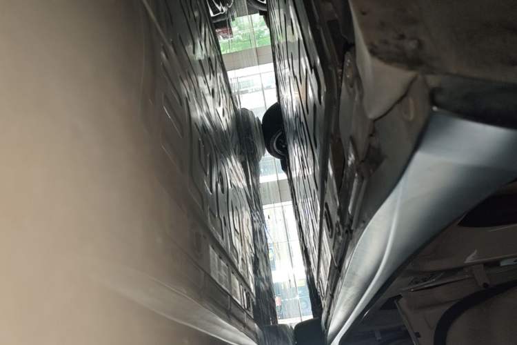 Used Nio ET5 2022 75 kWh Right Side Sill