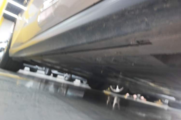 Used Nio ET5 2022 75 kWh Right Side Sill