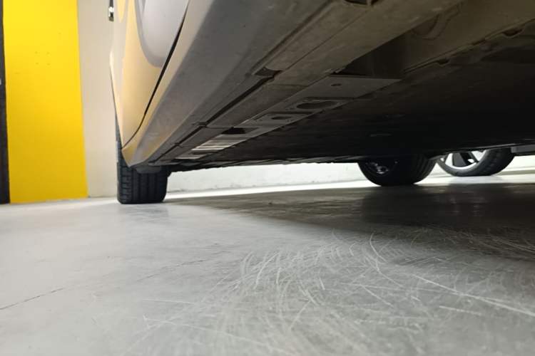 Used Nio ET5 2022 100 kWh Right Side Sill