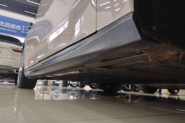 Used Nio ET5 2022 75 kWh Right Side Sill