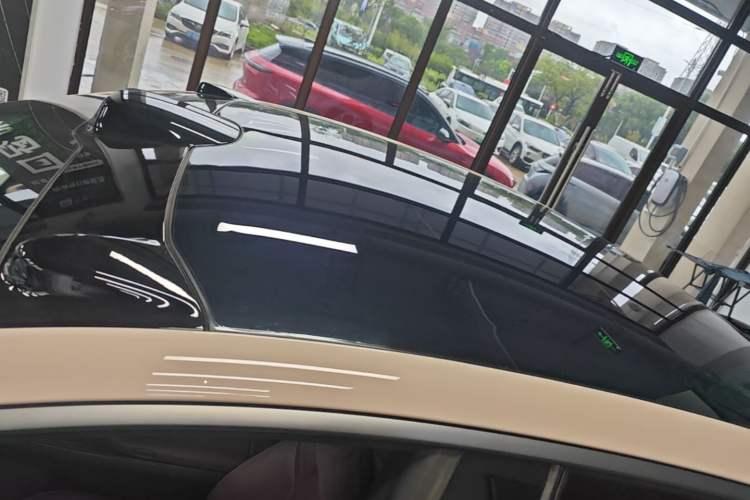 Used Nio ET5 2022 75 kWh Roof
