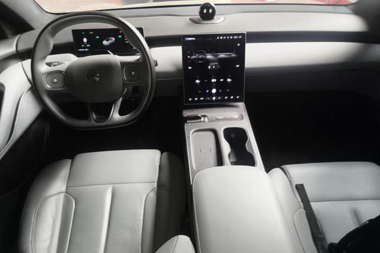 Used Nio ET5 2022 75 kWh Center Console