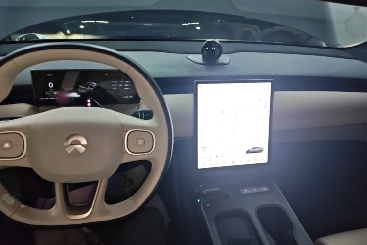 Used Nio ET5 2022 75 kWh Center Console