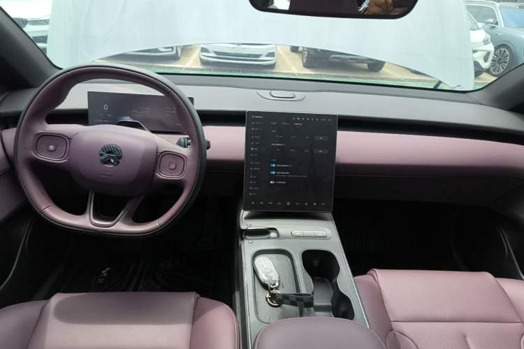 Used Nio ET5 2022 75 kWh Center Console