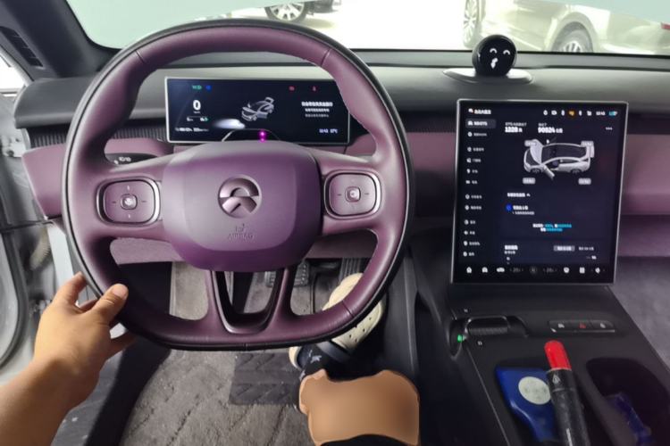 Used Nio ET5 2022 75 kWh Center Console
