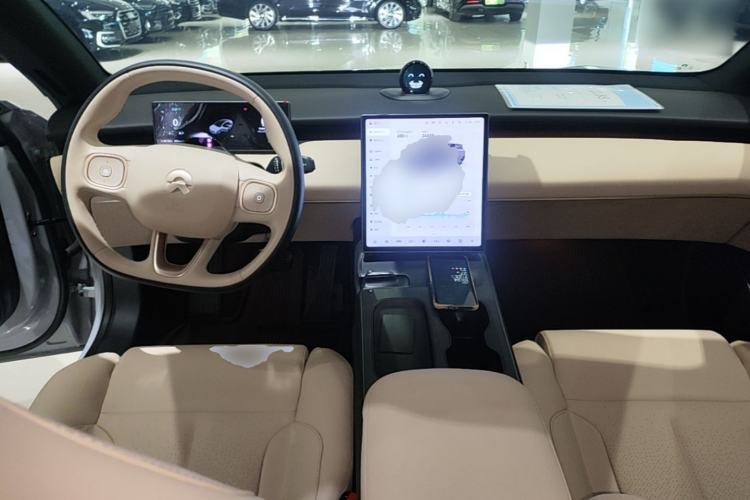 Used Nio ET5 2022 75 kWh Center Console