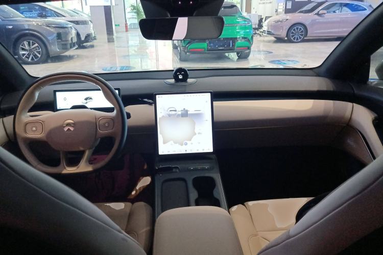 Used Nio ET5 2022 75 kWh Center Console