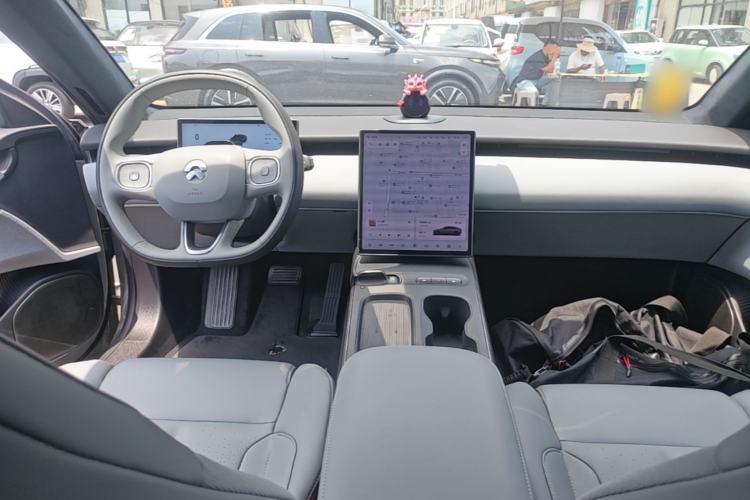 Used Nio ET5 2022 75 kWh Center Console