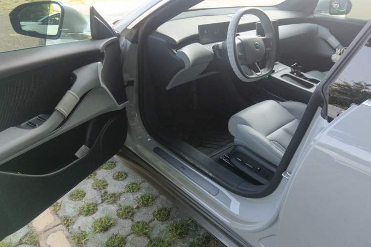 Used Nio ET5 2022 75 kWh Driver Seat