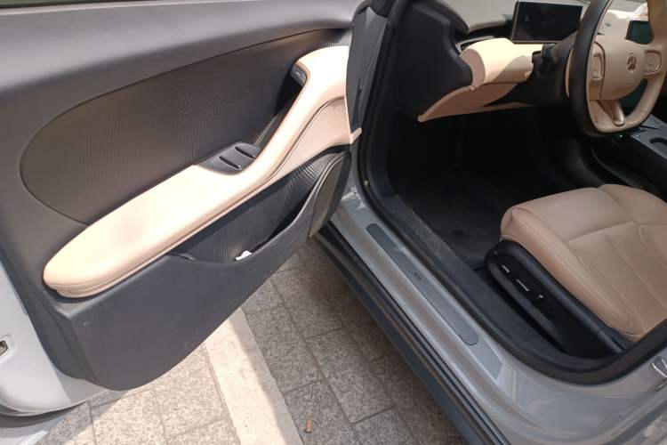 Used Nio ET5 2022 75 kWh Driver Seat
