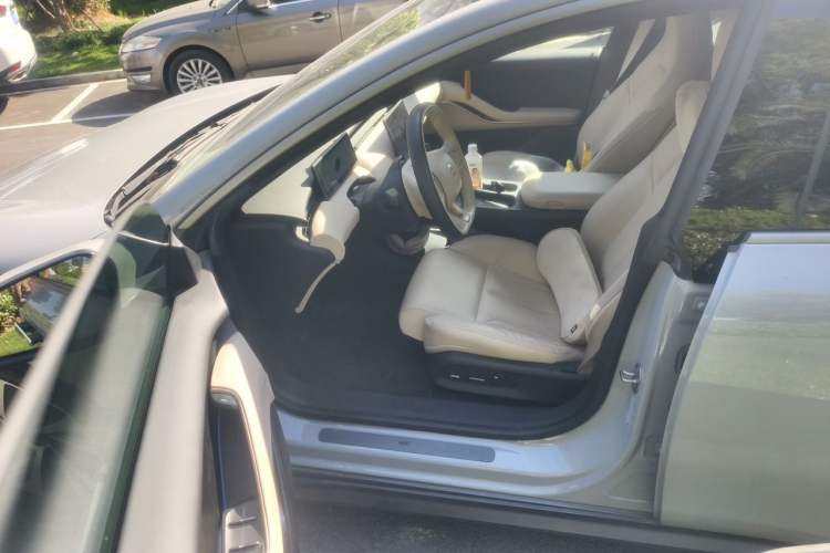 Used Nio ET5 2022 75 kWh Driver Seat