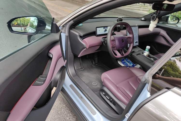 Used Nio ET5 2022 75 kWh Driver Seat
