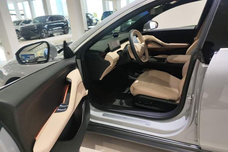 Used Nio ET5 2022 75 kWh Driver Seat