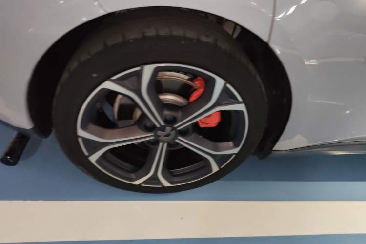 Used Nio ET5 2022 75 kWh Exterior 8
