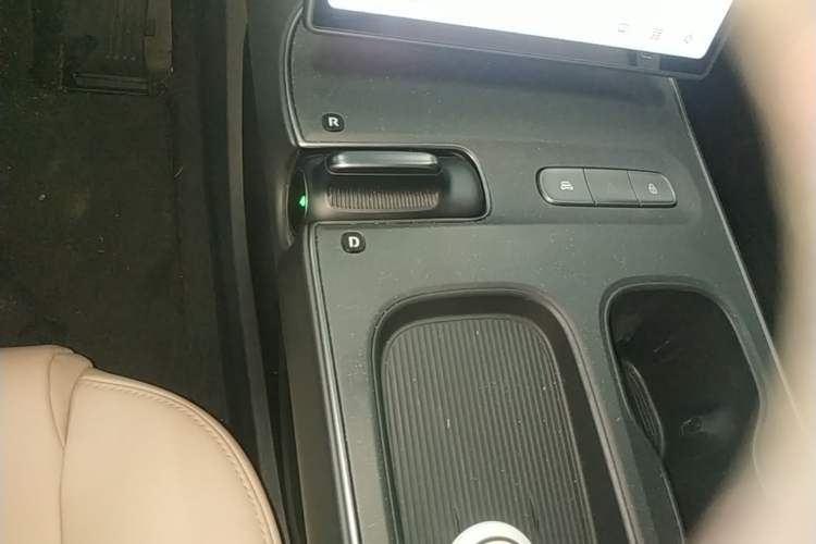 Used Nio ET5 2022 75 kWh Gear Lever