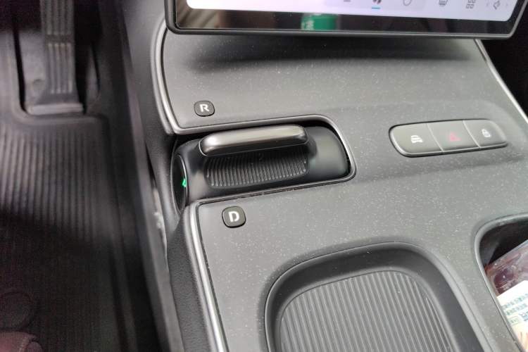 Used Nio ET5 2022 75 kWh Gear Lever