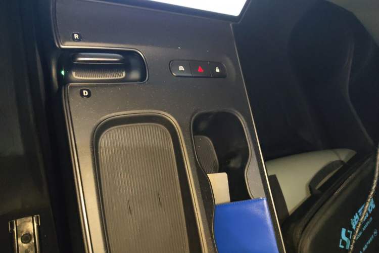 Used Nio ET5 2022 75 kWh Gear Lever