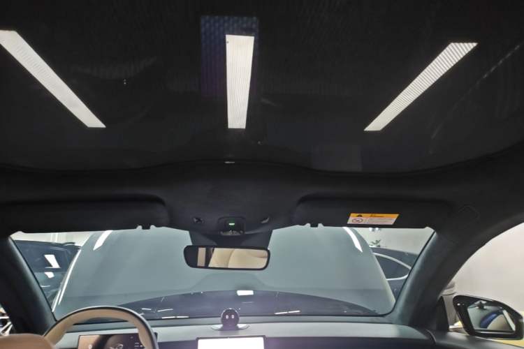 Used Nio ET5 2022 75 kWh Headliner
