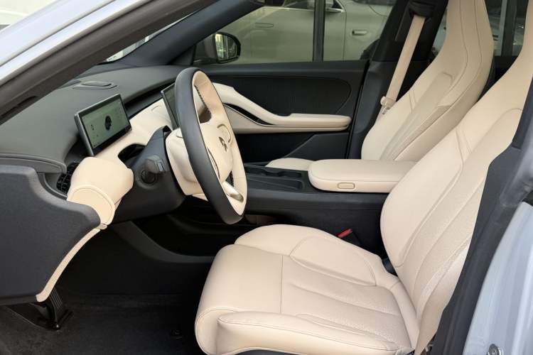 Used Nio ET5 2022 75 kWh Interior 2