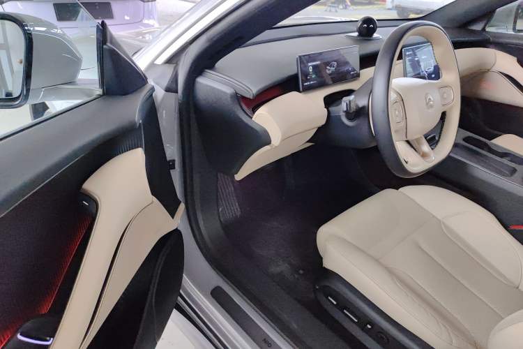 Used Nio ET5 2022 75 kWh Interior 2
