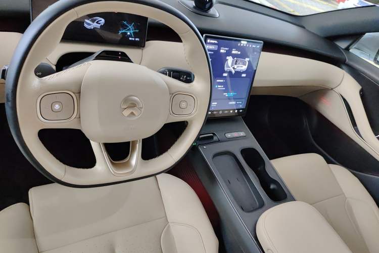 Used Nio ET5 2022 75 kWh Interior 3