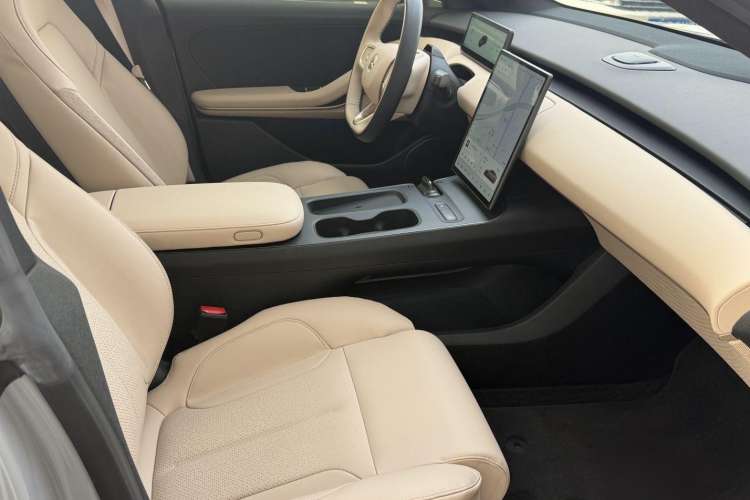 Used Nio ET5 2022 75 kWh Interior 4