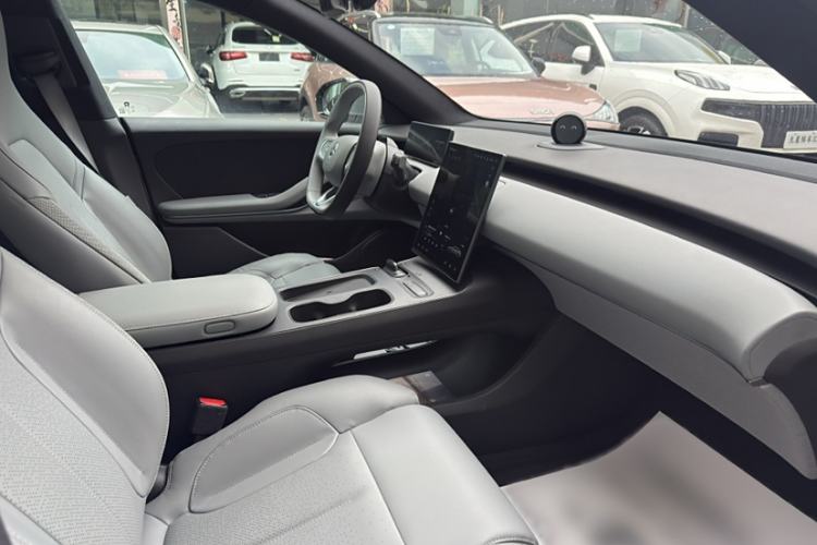 Used Nio ET5 2022 75 kWh Interior 9