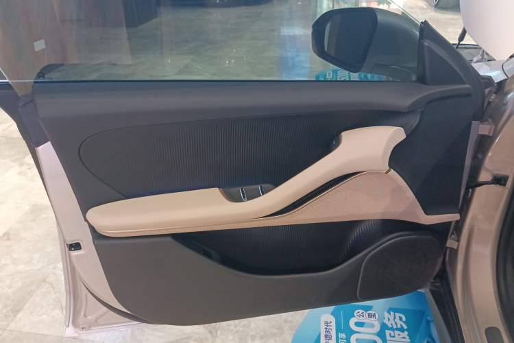 Used Nio ET5 2022 75 kWh Left Front Door Interior