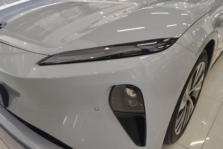 Used Nio ET5 2022 75 kWh Left Front Headlight