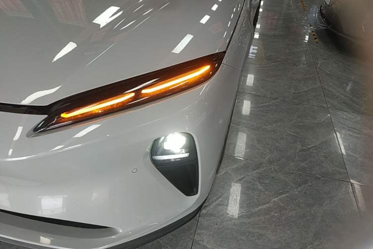 Used Nio ET5 2022 75 kWh Left Front Headlight