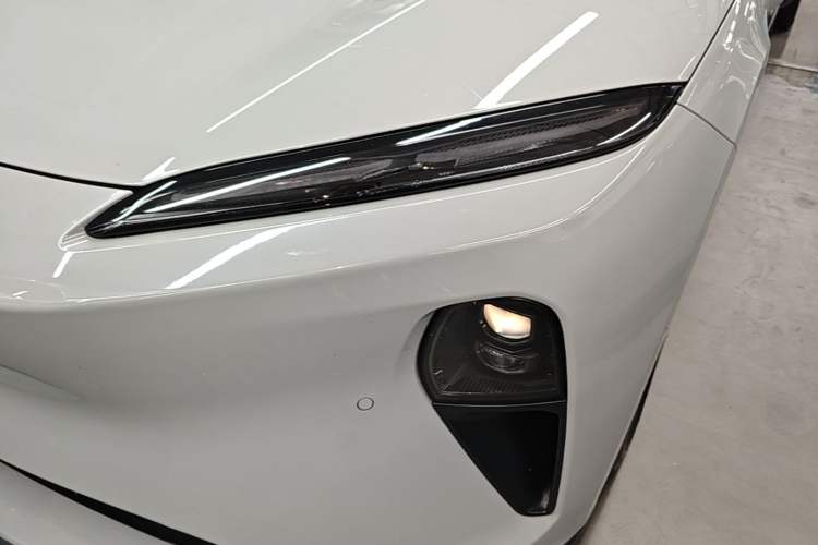 Used Nio ET5 2022 75 kWh Left Front Headlight