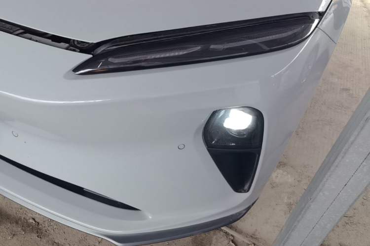 Used Nio ET5 2022 75 kWh Left Front Headlight