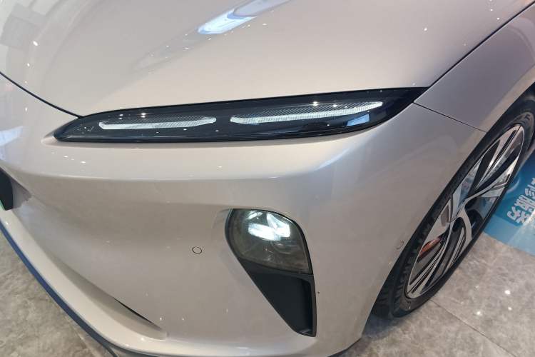 Used Nio ET5 2022 75 kWh Left Front Headlight